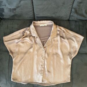 Monk and Lou beautiful satin non-wrinkle button up top